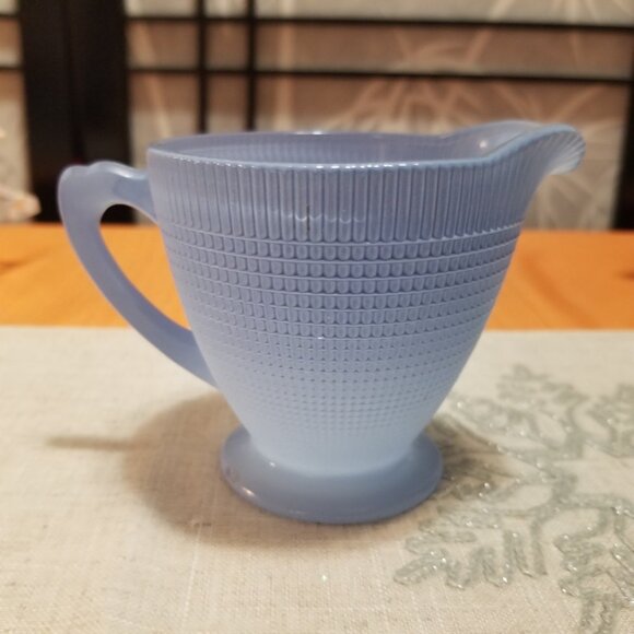 1940's Dominion Glass Canada Saguenay Pattern Creamer & Sugar - Periwinkle Blue - Picture 2 of 6